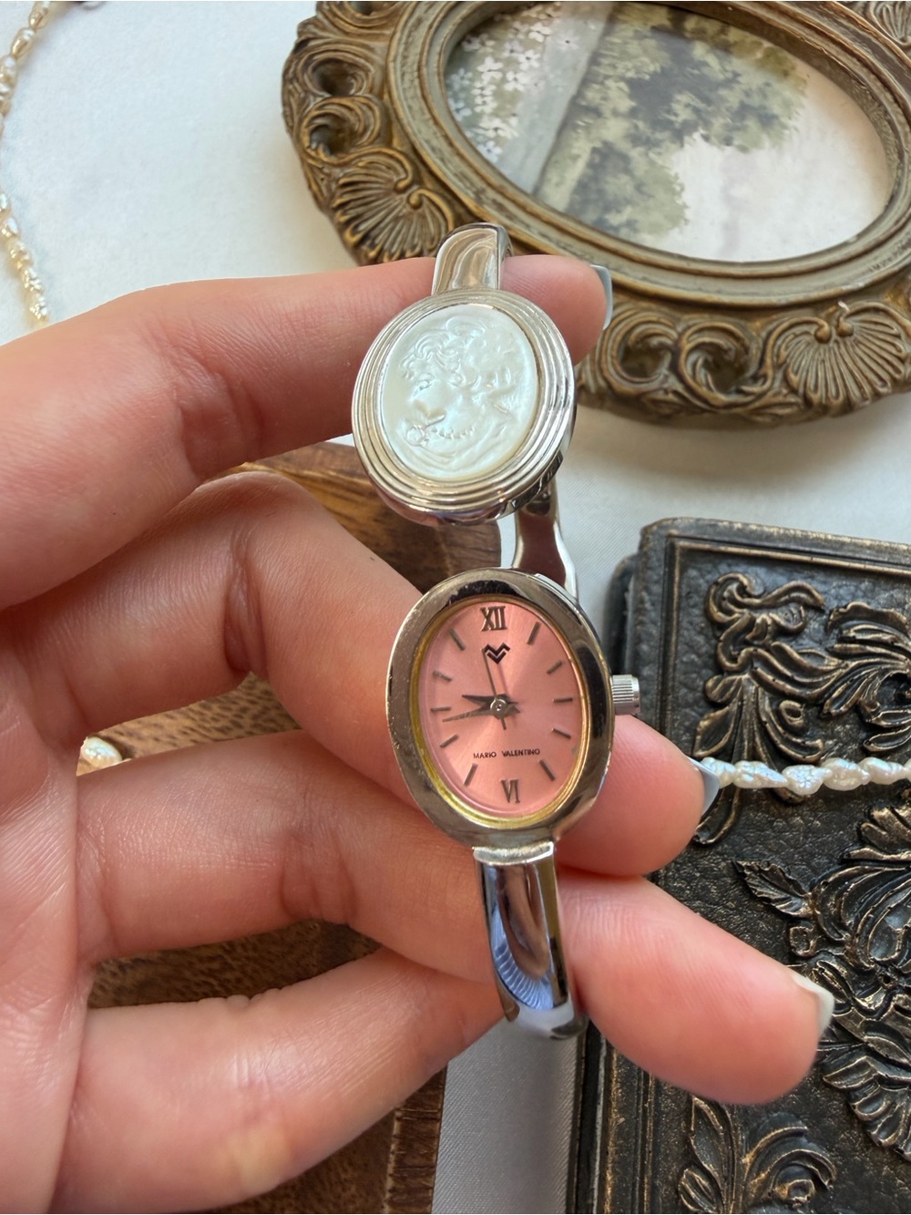 Rarely Find Mario Valentino Silver Tone Mother-of-Pearl Cameo Bracelet - Picture 2 of 3